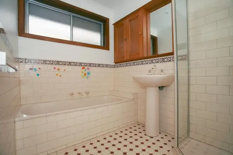 Sixth view of Homely house listing, 2 Benanee Drive, Frankston VIC 3199