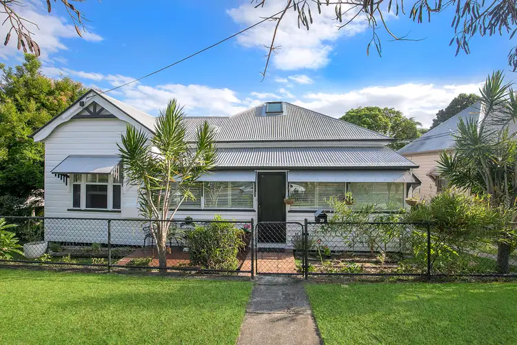 39 Rainbow Street, Sandgate QLD 4017