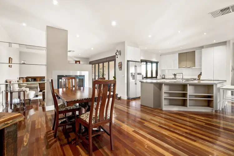 Fifth view of Homely house listing, 2 Blue Bell Court, Pakenham VIC 3810