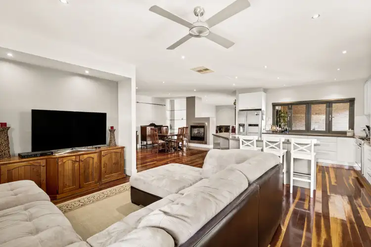 Sixth view of Homely house listing, 2 Blue Bell Court, Pakenham VIC 3810