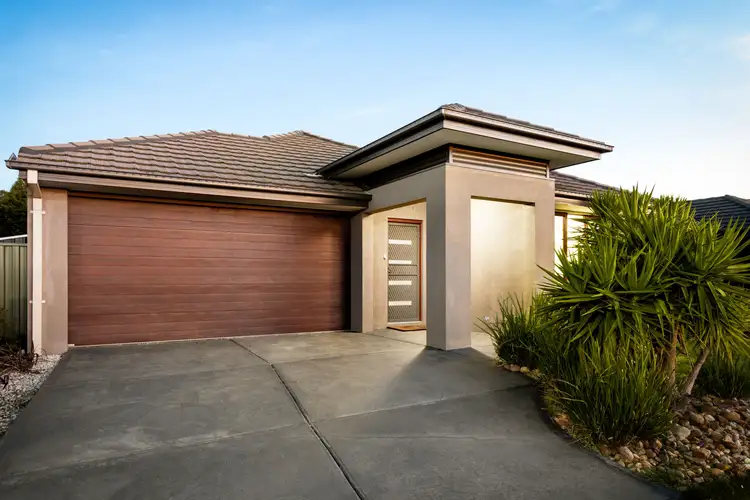 Second view of Homely house listing, 6 Day Lilly Court, Pakenham VIC 3810