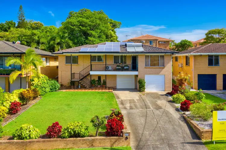 8 Penrock Parade, Labrador QLD 4215