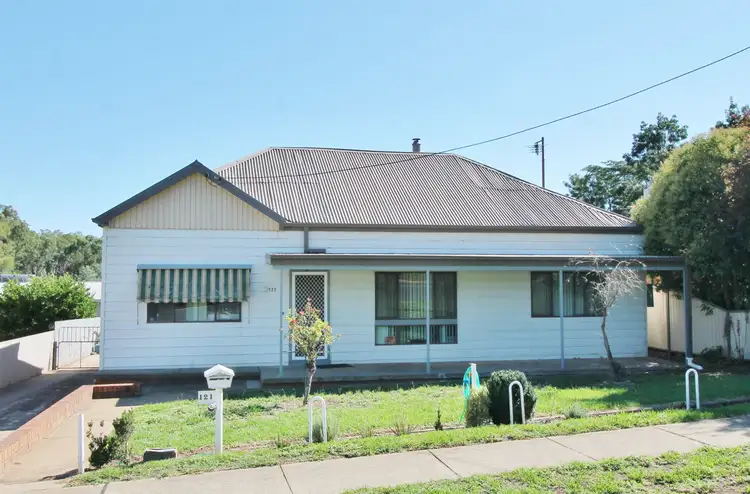 121 William Street, Young NSW 2594