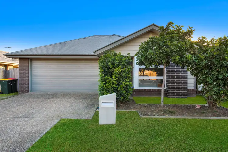 5 Lakeside Crescent, Ningi QLD 4511