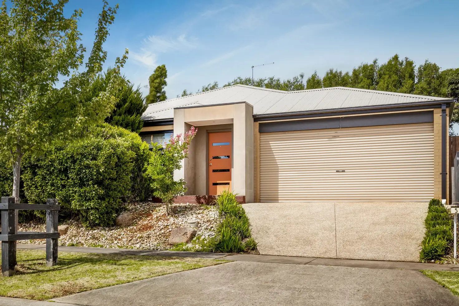 Main view of Homely house listing, 5 Rivendale Crescent, Drouin VIC 3818