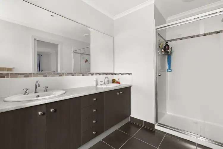 Sixth view of Homely house listing, 5 Rivendale Crescent, Drouin VIC 3818