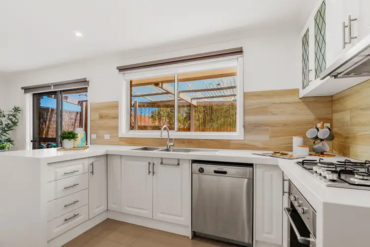 Fourth view of Homely house listing, 2 Streeton Circuit, Mill Park VIC 3082