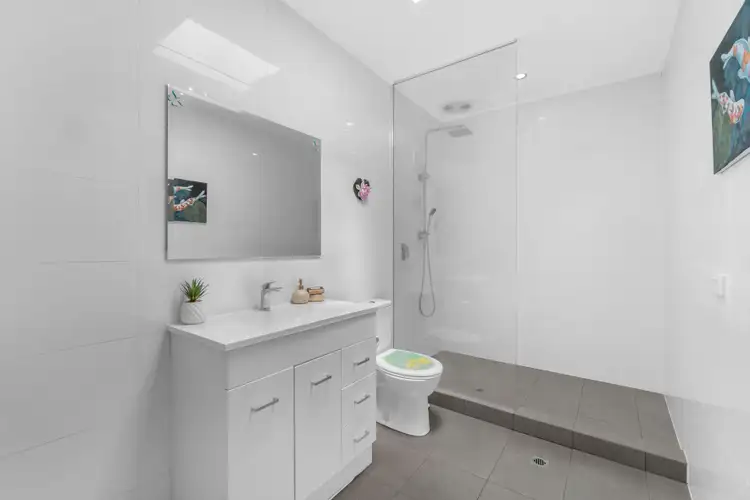 Fifth view of Homely unit listing, 8/3 Mill Park Drive, Mill Park VIC 3082