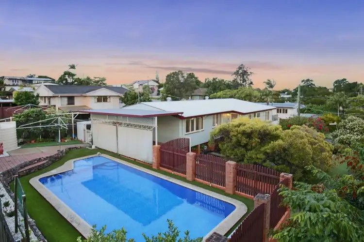 2 Brewster Street, Stafford Heights QLD 4053