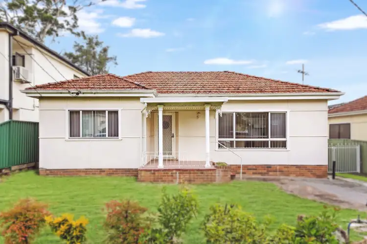 29 Fullerton Crescent, Riverwood NSW 2210