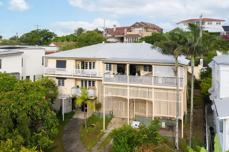 17 Welwyn Crescent, Coorparoo QLD 4151