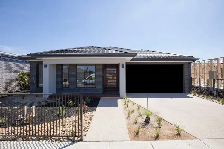 17 Erindale Street, Cranbourne West VIC 3977