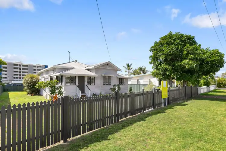 24 King Street, Urangan QLD 4655