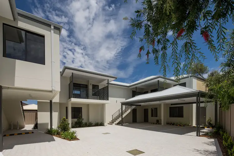 4/4 Whiteside Street, Cloverdale WA 6105