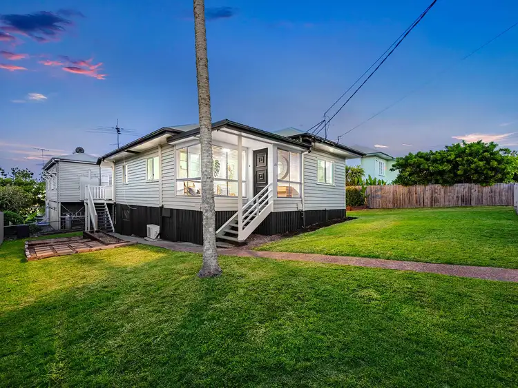 Second view of Homely house listing, 33 Parkview Avenue, Wynnum QLD 4178