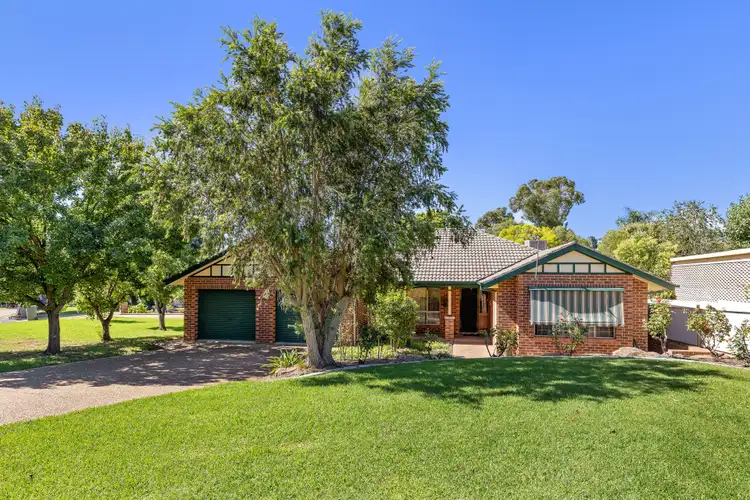 9 Honeysuckle Place, Lake Albert NSW 2650