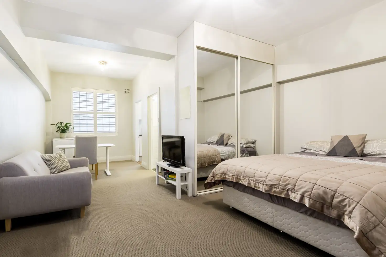 Main view of Homely studio listing, 46/2 Greenknowe Avenue, Elizabeth Bay NSW 2011