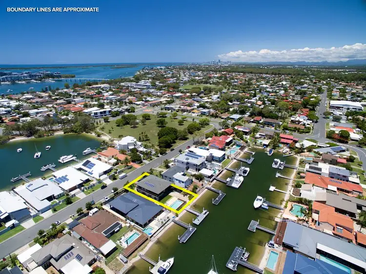 42 Lindsay Parade, Paradise Point QLD 4216
