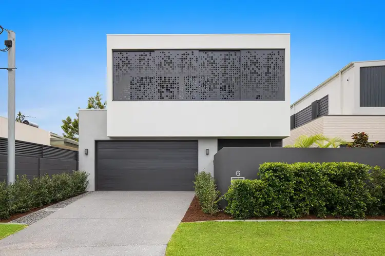 6 Saint Pauls Place, Isle Of Capri QLD 4217