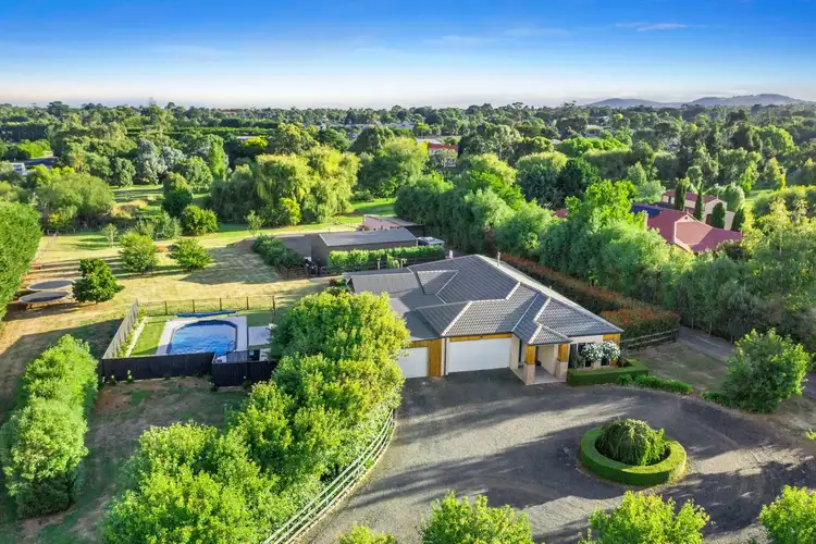 15 Bentley Court, Romsey VIC 3434