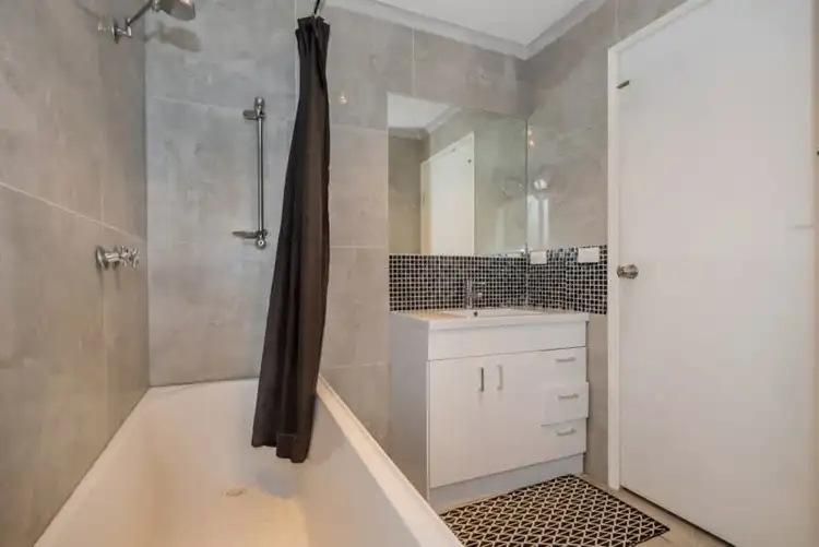 Seventh view of Homely house listing, 3 Houston Court, Reservoir VIC 3073
