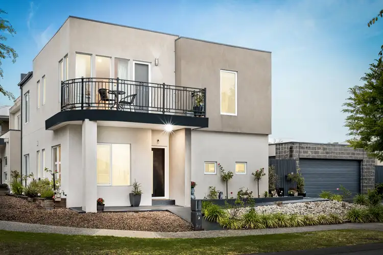 35 Macquarie Circuit, Pakenham VIC 3810