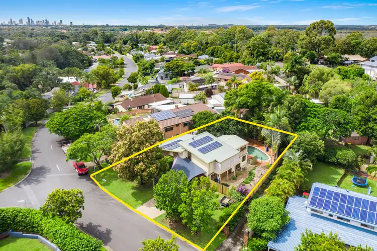 28 Whitian Drive, Carrara QLD 4211