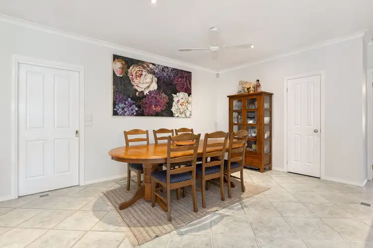 Sixth view of Homely house listing, 2 Tumut Court, Berwick VIC 3806