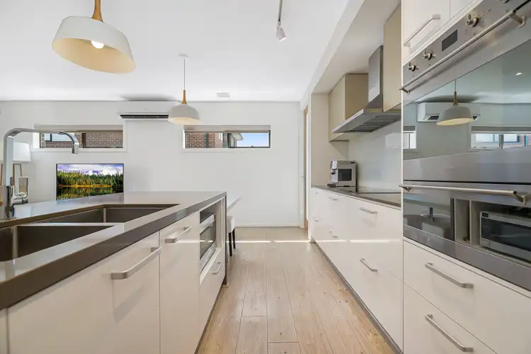 Fifth view of Homely house listing, 3 Carambola Place, Berwick VIC 3806
