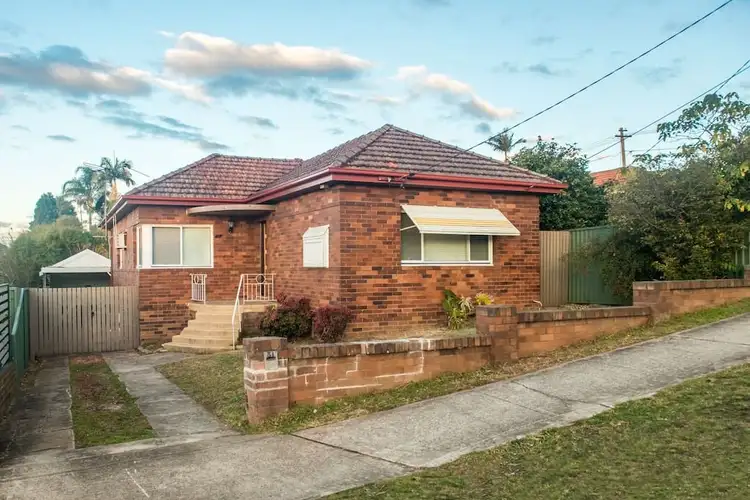 31 Bonds Road, Peakhurst NSW 2210