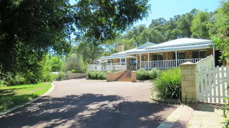 26 Glen Road, Lesmurdie WA 6076