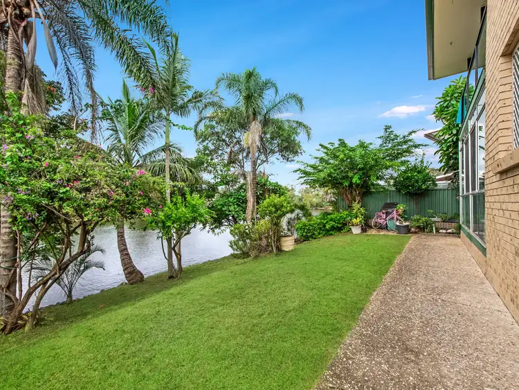 Fifth view of Homely unit listing, 2/31 Surfers Avenue, Mermaid Waters QLD 4218