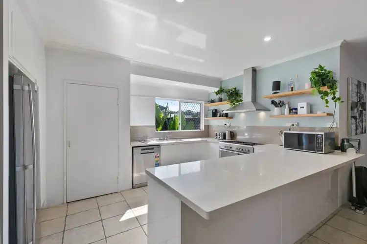 123 Robert Road, Bentley Park QLD 4869