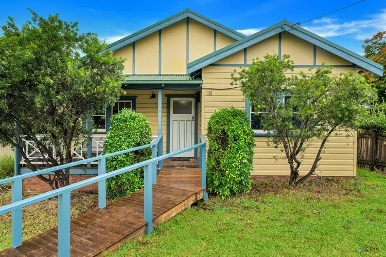 16 Cambewarra Road, Bomaderry NSW 2541