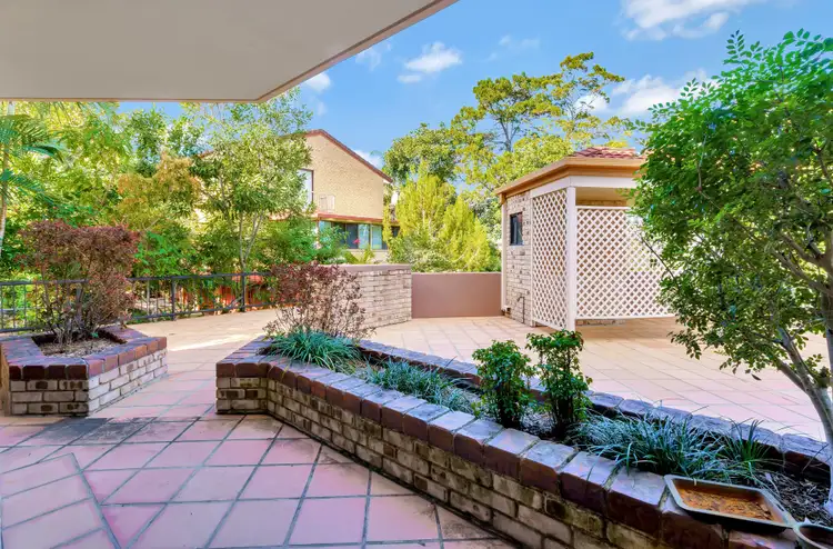 Main view of Homely unit listing, 2/27 Chester Terrace, Southport QLD 4215
