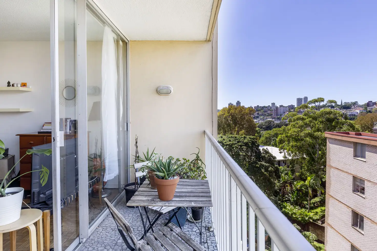 Main view of Homely unit listing, 601/76 Roslyn Gardens, Elizabeth Bay NSW 2011
