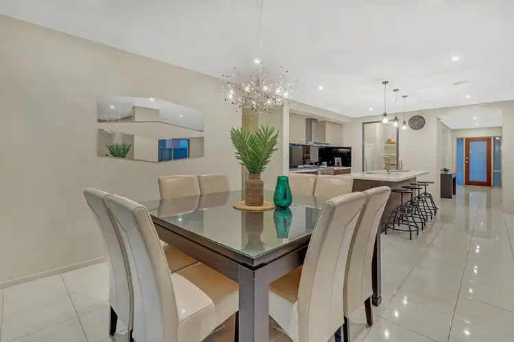 Sixth view of Homely house listing, 10 Montpellier Crescent, Craigieburn VIC 3064