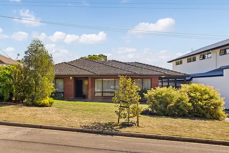 2 Swan Avenue, Rostrevor SA 5073