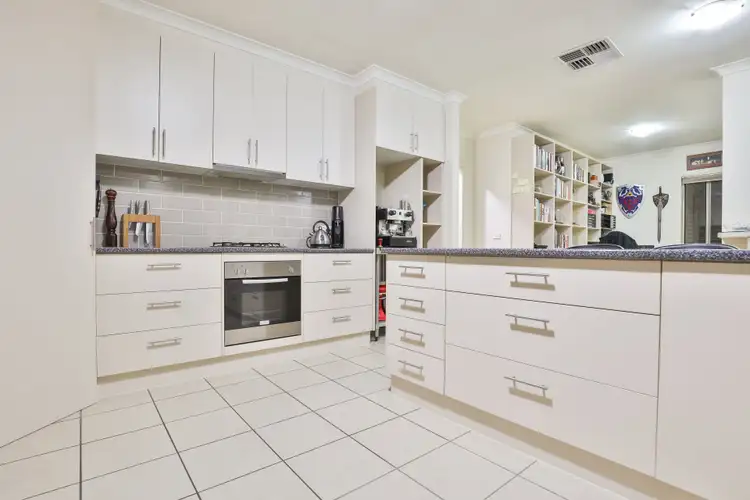 Sixth view of Homely house listing, 5 Spitfire Court, Mildura VIC 3500