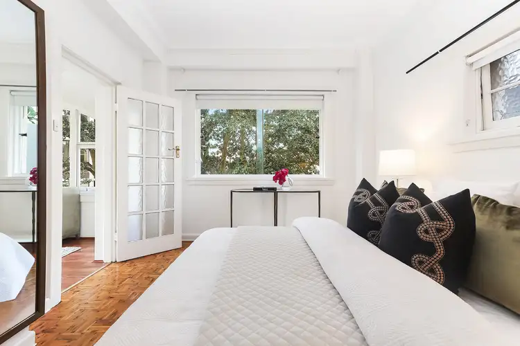 Third view of Homely apartment listing, 9/6A Greenknowe Avenue, Elizabeth Bay NSW 2011