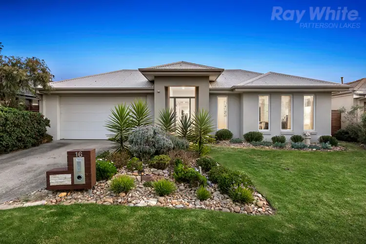 16 Binglebay Avenue, Waterways VIC 3195
