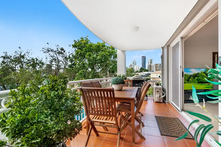 6/30-34 Dalpura Street, Chevron Island QLD 4217