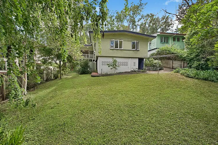 8 Henry Street, Chapel Hill QLD 4069