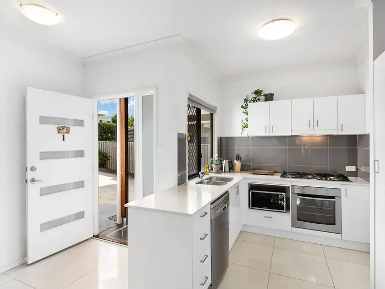 Sixth view of Homely townhouse listing, 1/18 Berge Street, Mount Gravatt QLD 4122