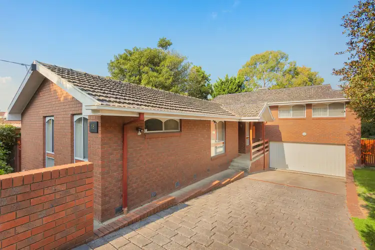 18 Yanigin Drive, Glen Waverley VIC 3150