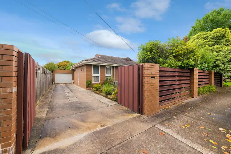 Main view of Homely house listing, 10 Greenock Crescent, Wantirna VIC 3152