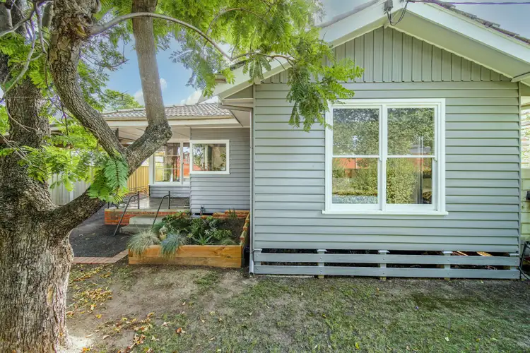 Main view of Homely house listing, 19 Weeroona Avenue, North Bendigo VIC 3550