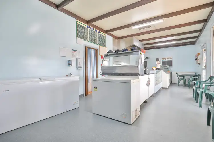 Fifth view of Homely house listing, 98 Fitzroy Avenue, Red Cliffs VIC 3496