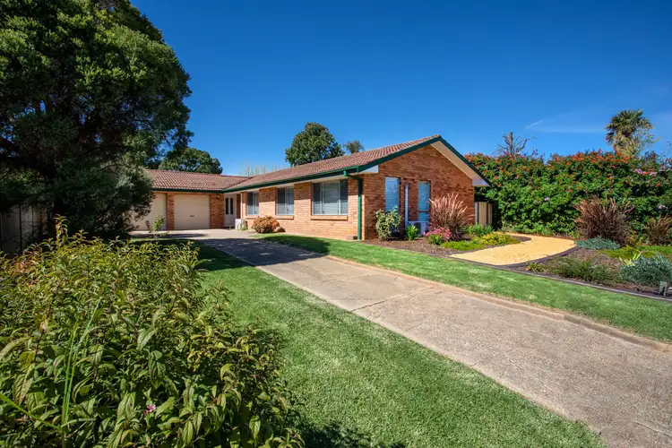 1 Nambucca Circuit, Cowra NSW 2794