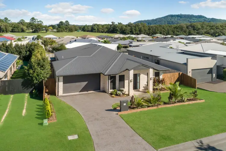 17 Featherwood Crescent